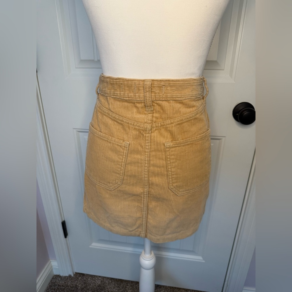 Hollister Beige Corduroy Mini Skirt with Zipper and Pockets - Picture 4 of 6